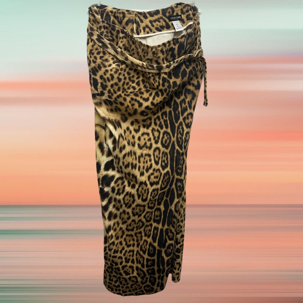 Roberto Cavalli Leopard Print Denim Skirt – Size Large
Wrap Belt Detail